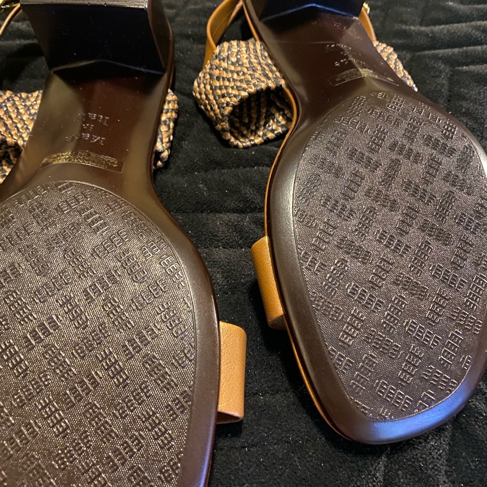 NWT Beautiful stylish sandals made in Italy